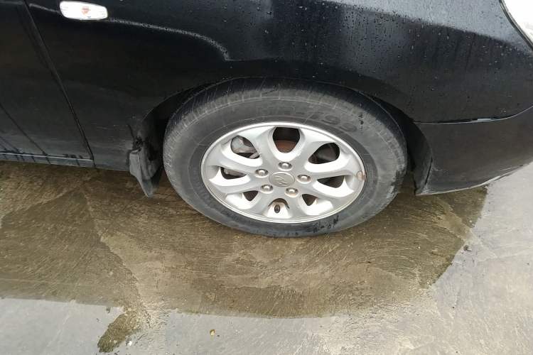 Used Hyundai Celesta 2011 1.6L Manual Comfort Edition Right Front Wheel Hub