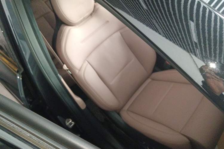 Used Nio ES6 2024 75 kWh Right Front Seat