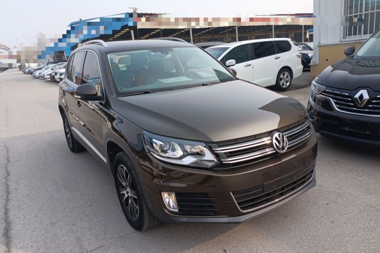 Used Volkswagen Tiguan 2015 1.8TSI Automatic Two-Wheel Drive Luxury Model Front Right 45 Deg