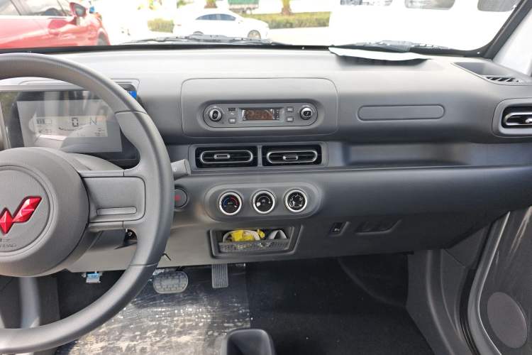 Used Wuling Zhiguang New Energy 2025 Comfort Model Audio And AC Panel