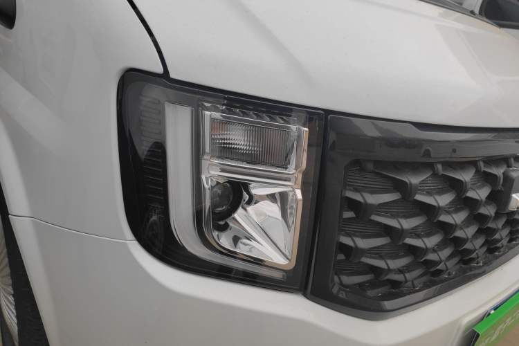 Used JMC Fushun 2022 2.0T Manual Multi-Function Passenger Vehicle Short Wheelbase Mid-Height Roof 6-Seater Right Front Headlight