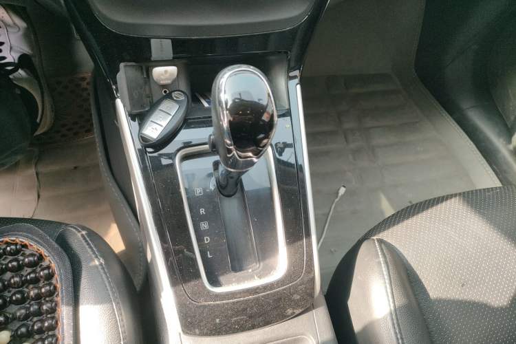 Used Nissan Sylphy 2016 1.6 XL CVT Deluxe Edition Gear Lever