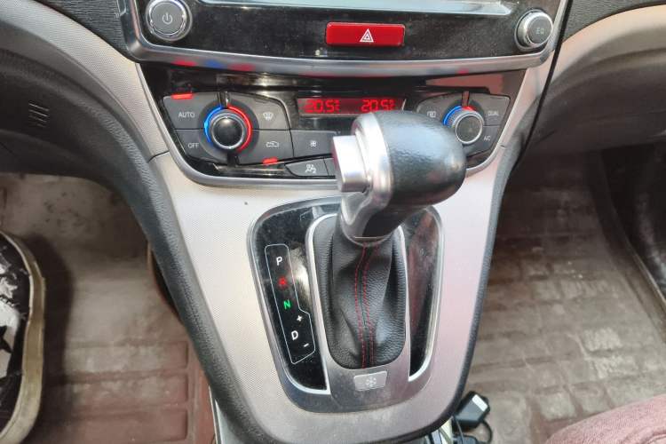 Used Haval H6 2015 Sport Edition 1.5T Automatic Two-Wheel Drive Luxury Model Gear Lever