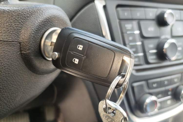 Used Buick Encore 2015 1.4T Automatic Two-Wheel Drive Urban Elite Version Vehicle Key