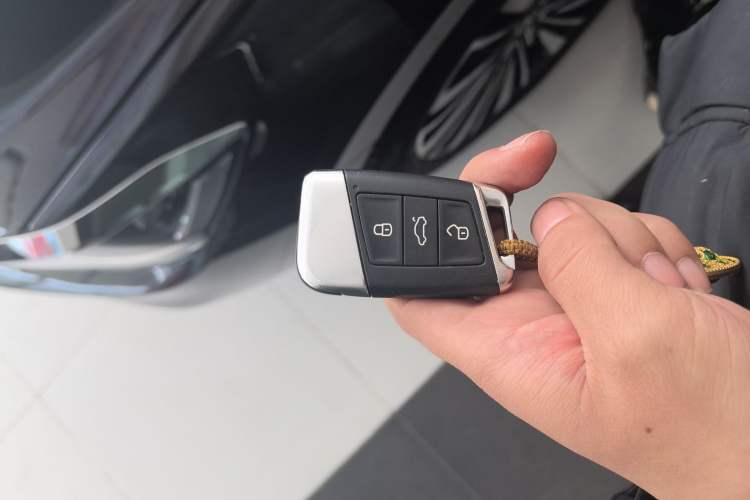 Used Volkswagen Passat 2020 Revised Version 330TSI Luxury Edition China VI Standard
