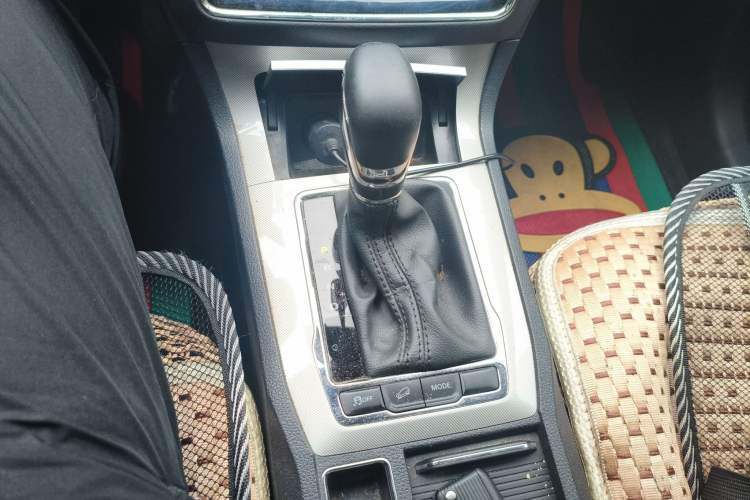 Used Roewe RX5 New Energy 2019 eRX5 50T 4G Connected Excellence Edition Gear Lever