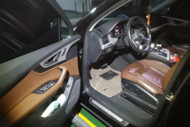 Used Audi Q7 2018 45 TFSI Technology Edition Driver Seat