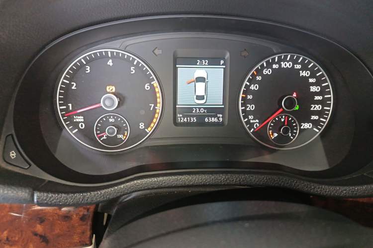 Used Volkswagen Passat 2011 2.0 TSI DSG Premium Edition Odometer Close Up