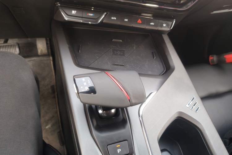 Used CHANGAN X5 PLUS 2024 1.5T DCT ZhiZun Version Gear Lever