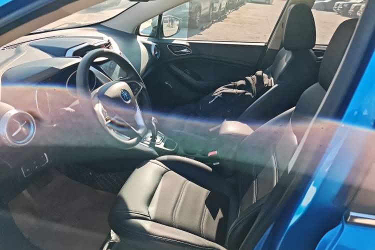 Used BYD Yuan New Energy 2019 EV360 Smart Connect Leading Model Left Front Seat