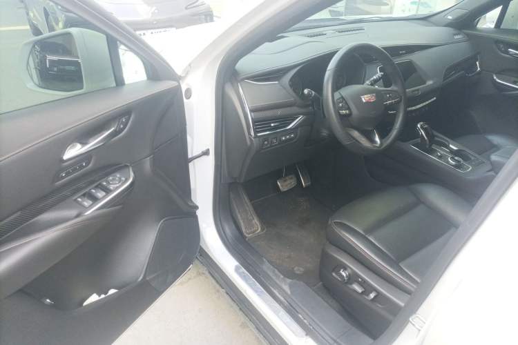 Used Cadillac XT4 2022 28T Four-Wheel Drive Platinum Edition
