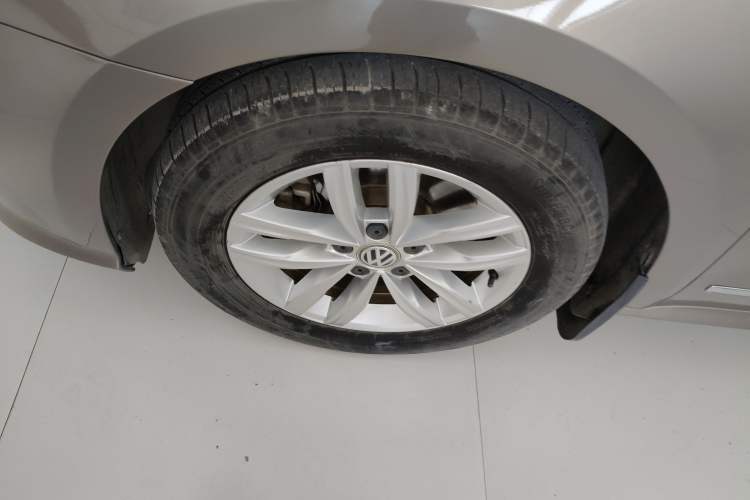 Used Volkswagen Passat 2016 330TSI DSG Luxury Edition Left Front Wheel Hub