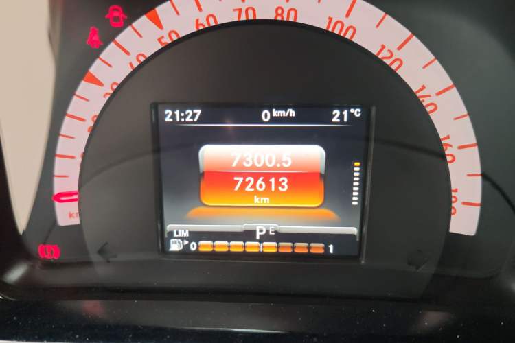 Used smart forfour 2016 1.0L 52 kW Passion Edition Odometer Close Up