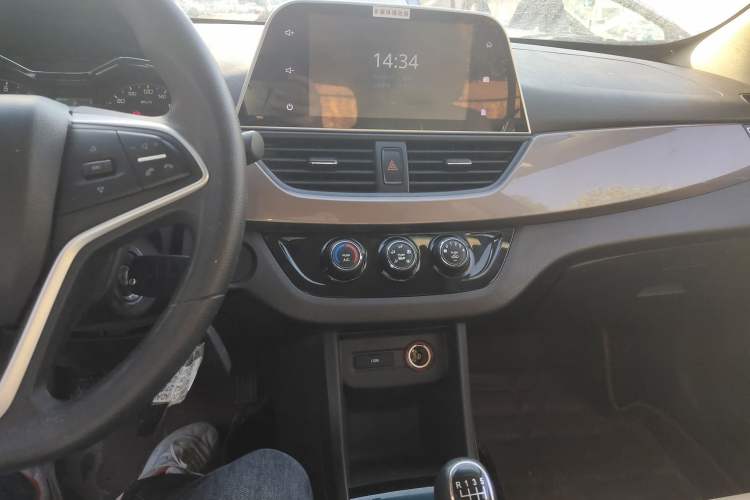 Used Baojun 310W 2017 1.5L Manual Fashion Model China V