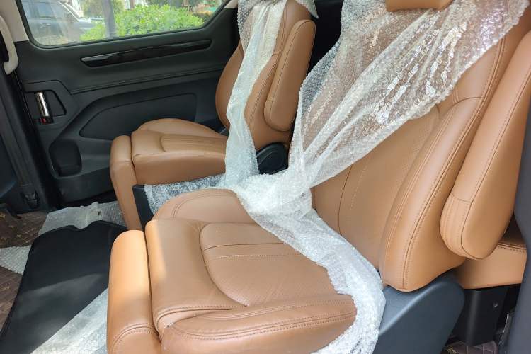 Used SAIC MAXUS G10 2018 PLUS 2.0T Automatic Luxury Executive Edition Left Rear Seat