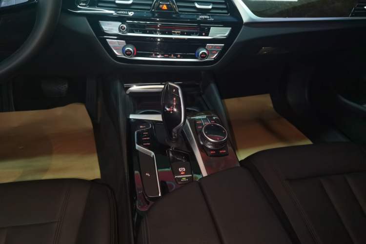 Used BMW 5 Series 2018 525Li Luxury Package