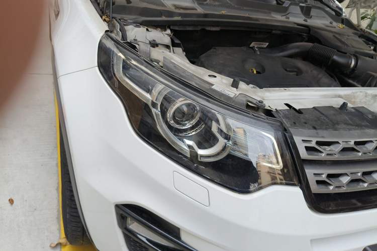 Used Land Rover Discovery Sport 2016 2.0T SE Right Front Headlight