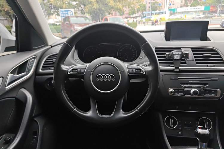 Used Audi Q3 2017 30 TFSI Fashion Model Steering Wheel