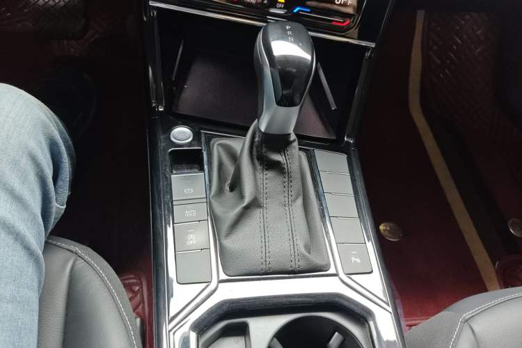 Used Volkswagen Passat 2023 Revised 330TSI Elite Edition Gear Lever