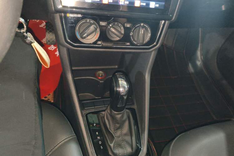 Used Volkswagen Jetta 2017 1.5L Automatic Comfort Model Gear Lever