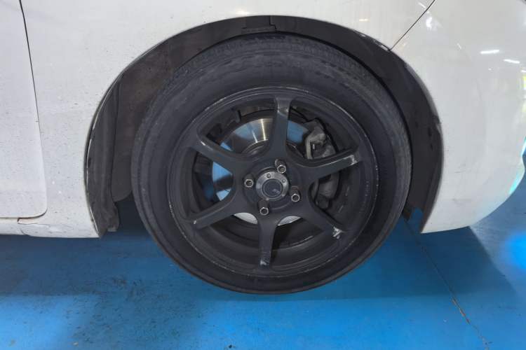 Used Honda Fit 2014 1.5L LX Manual Comfort Model Right Front Wheel Hub