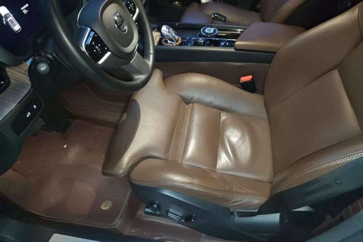 Used Volvo XC60 New Energy 2023 T8 Plug-in Hybrid Long-Range All-Wheel Drive Smart Luxury Edition Left Front Seat