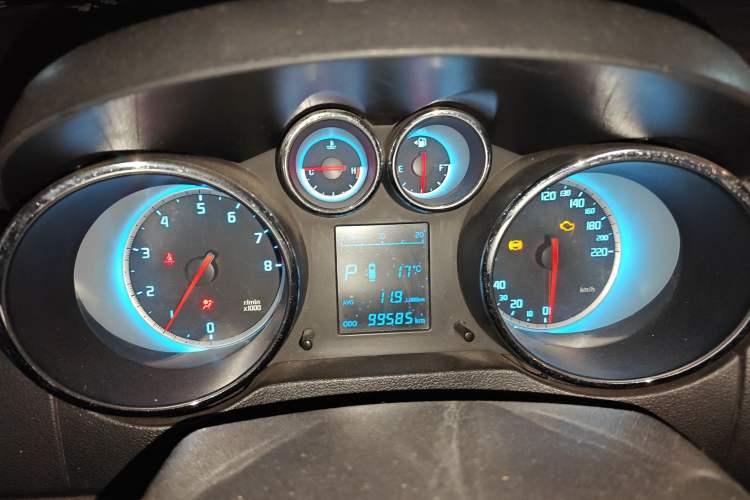 Used CHANGAN CS35 2014 1.6L Automatic Luxury Navigation Model China IV Standard
