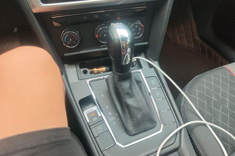 Used Volkswagen Lamando 2019 230TSI DSG Fashion Edition China V Standard Gear Lever