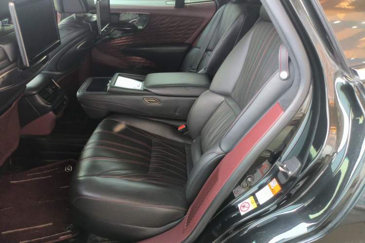 Used Lexus LS 2018 500h Executive Edition China VI Left Rear Seat
