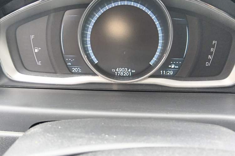 Used Volvo S80L 2015 2.0T T5 Smart Luxury Edition Odometer Close Up