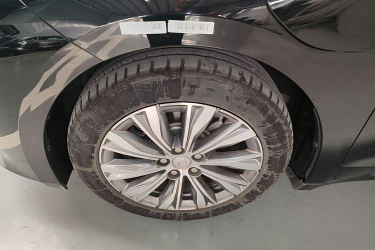 Used Hongqi E-QM5 2022 431 km Charge & Enjoy Edition
