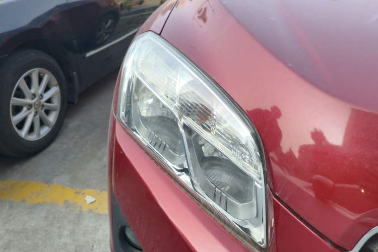 Used Chevrolet Trax 2014 1.4T Automatic Two-Wheel Drive Luxury Model Right Front Headlight