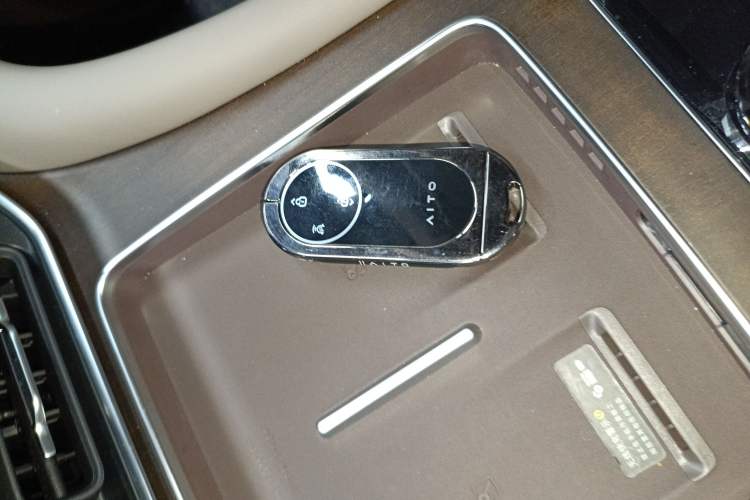 Used Hima AITO M9 2025 Extended-Range Ultra Version 52 kWh 6-Seater
