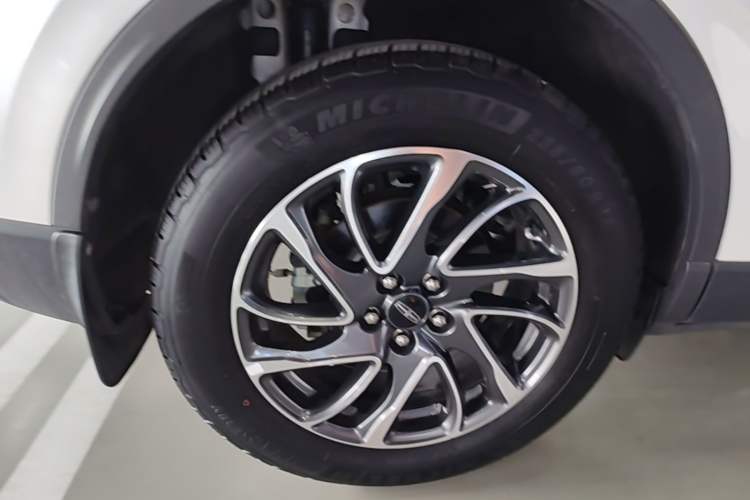 Used Lincoln Corsair 2022 2.0T Two-Wheel Drive Deluxe Edition Right Rear Wheel Hub