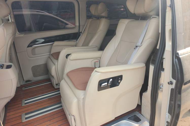 Used Mercedes-Benz V-Class 2016 V 260 Avantgarde Edition