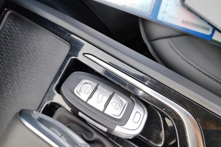 Used Hongqi E-QM5 2023 Base Travel Edition
