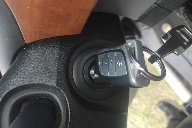 Used SAIC MAXUS G10 2016 2.0T Automatic Elite Edition
