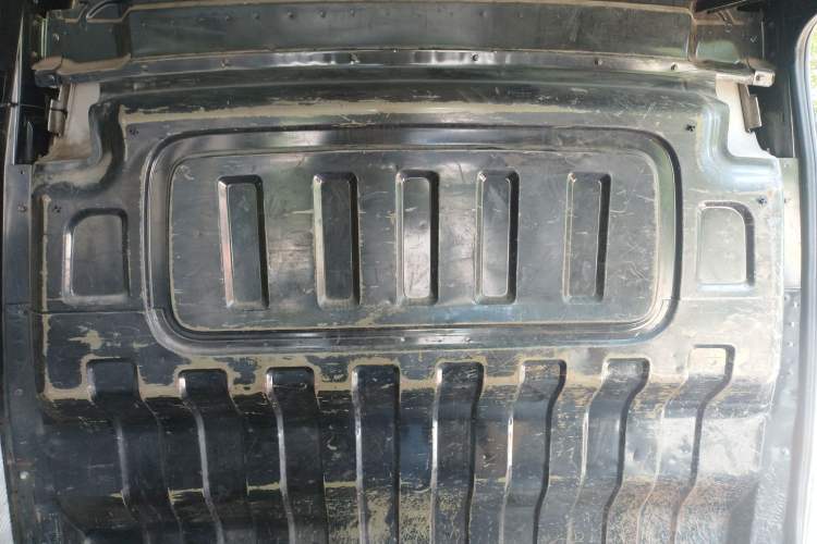 Used SAIC MAXUS Xintu V80 2014 2.5T Aotuntong Short Wheelbase Mid-Roof Model