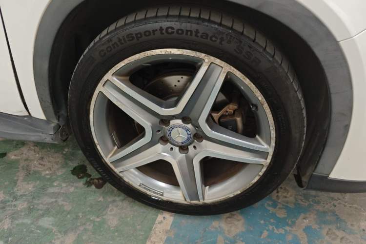 Used Mercedes-Benz GLA 2015 GLA 260 4MATIC Sport Edition Right Front Wheel Hub
