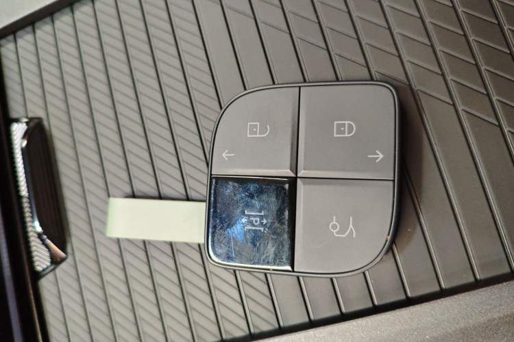 Used Lynk & Co 08 EM-P 2023 220km All-Wheel-Drive Performance Halo
