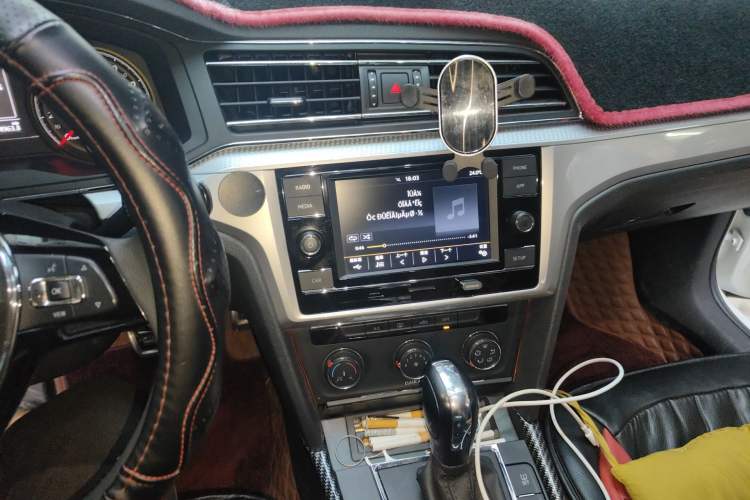 Used Volkswagen Lamando 2019 230TSI DSG Vision Edition China V Standard Audio And AC Panel