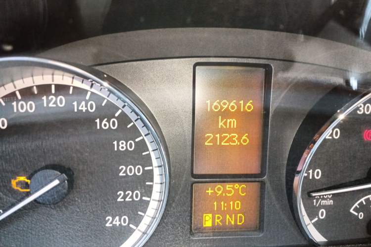 Used Mercedes-Benz Viano 2013 3.5L Haoci version Odometer Close Up