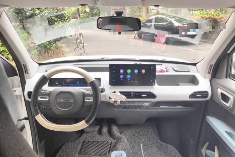 Used Geely Galaxy Panda 2024 Panda Mini 200km Endurance Bear Center Console