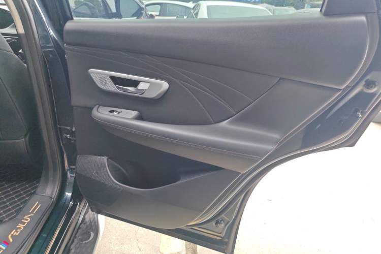 Used Dongfeng Aeolus Huge 2022 Mach Dual-Motor 1.5T MHD Dare-to-Dream Edition