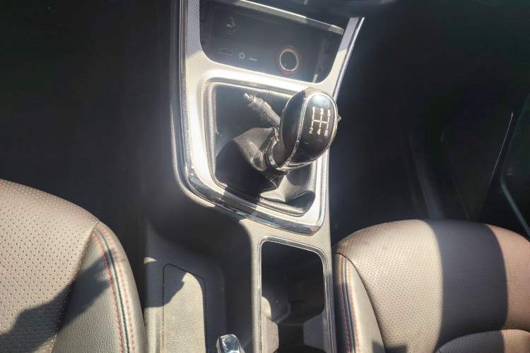 Used Baojun 560 2015 1.8L manual luxury version