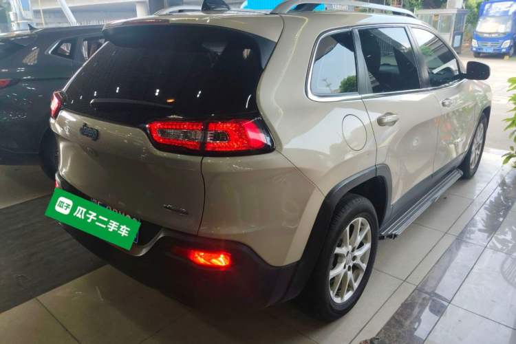Used Jeep Cherokee 2016 2.0L Superior Edition