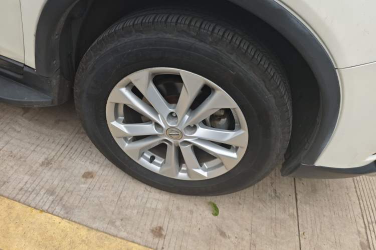 Used Nissan X-Trail 2014 2.0L CVT Comfort Edition 2WD Right Front Wheel Hub