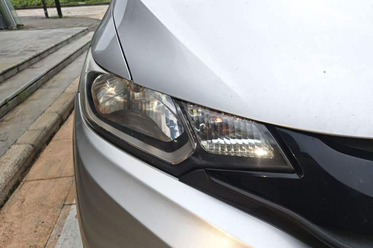 Used Honda Fit 2014 1.5L LX CVT Comfort Model Right Front Headlight