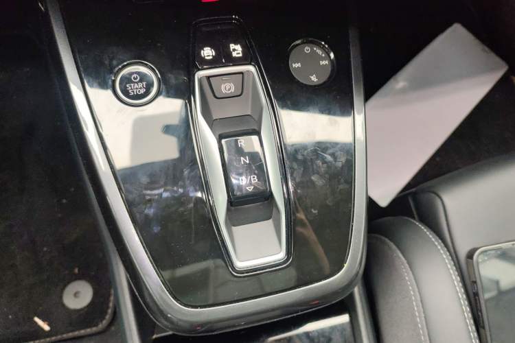 Used Audi Q4 e-tron 2024 40 e-tron Boundary Edition Gear Lever