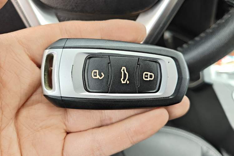 Used Geely Auto Vision X6 2016 1.8L Manual Luxury Model
